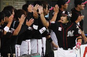 Lotte routs Nippon Ham with 5 HRs in Climax Series Game 2