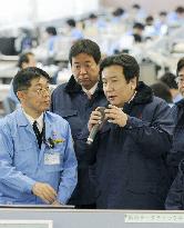Edano visits manufacturer of nuclear reactor