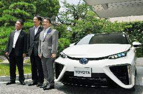 Aichi Pref. to aid firms buying Toyota's fuel cell car