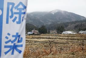 'Hot spots' in Fukushima declared safe but few returning home