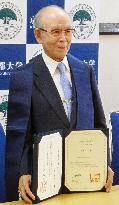 Nobel laureate Akasaki honored by alma mater Kyoto Univ.