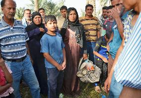 Refugee says walked 100 km from Ramadi to Latifiya in Iraq