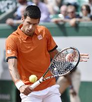 Djokovic cruises into 3rd round at French Open