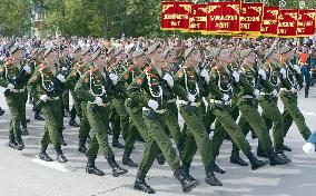 Russian soldiers march at WWII anniversary ceremony in Far East