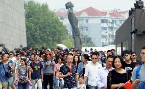 Chinese visit Nanjing Massacre museum