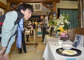 Fans mourn actor Takakura on 1st anniversary of his death