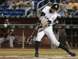 Ichiro goes 2-for-5, marks 700th stolen base against Pirates