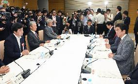 Abe seeks improvement of Japan's statistics to enhance credibility