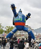 Repainted "Tetsujin 28-go" statue unveiled