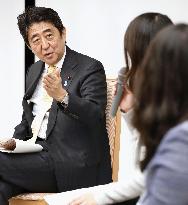 PM Abe meets with women with non-regular work experience