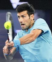 Tennis: Djokovic advances to Australian Open 2nd round