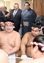 Sumo wrestlers prepare new rope for new yokozuna Kisenosato