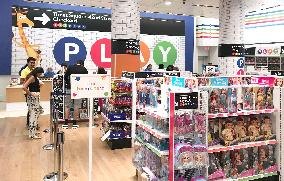Toys"R"Us files for bankruptcy protection