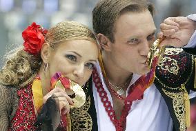 Russia's Navka, Kostomarov win ice dancing competition