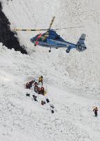 1 saved after avalanche sweeps away climbers in Nagano
