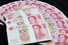 China's yuan hits highest level vs dollar in Shanghai