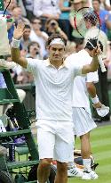Federer opens with easy victory at Wimbledon