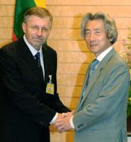 Koizumi meets with Lithuania's premier