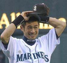 (2)Ichiro honored in ceremony for establishing record