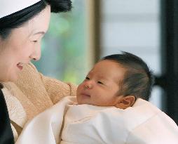 Baby Prince Hisahito visits shrine at Imperial Palace