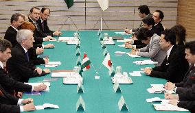 Japan, Hungary agree to boost cooperation on environmental issue