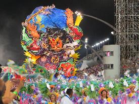 Big paper lantern float from Japan joins Rio Carnival parade