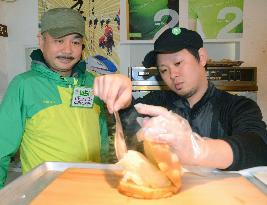 Popular ice cream-filled melon bread in Kanazawa