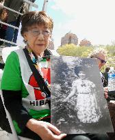 Hiroshima A-bomb survivor shows victim's photo