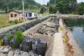 Dike unrepaired in Miyagi town amid land sinking after 2011 disaster