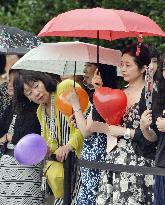 Japanese fans flock to Seoul hotel where Bae set to wed