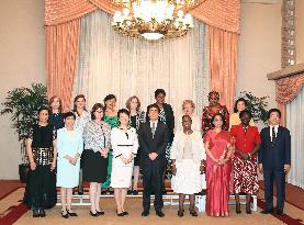 PM Abe hosts dinner party for 14 female ambassadors in Japan