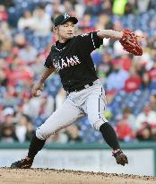 Ichiro makes 1st MLB pitching appearance