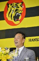 Hanshin's new manager Kanemoto attends press conference