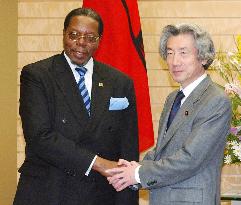 Malawi President Mutharika talks with Koizumi