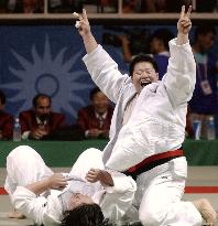 China's Tong wins in women's judo