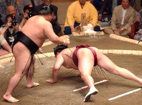 Chiyotaikai wins at summer sumo tourney