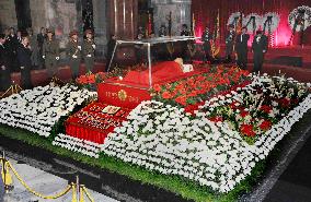 Kim Jong Il's body lies in state