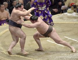 Hakuho wins record 33rd championship