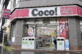 FamilyMart to buy midsize convenience chain Cocostore