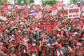 Anti-gov't protesters rally in Bangkok