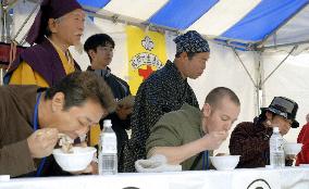 Annual 'natto' bean speed eating contest held with 8 foreigners