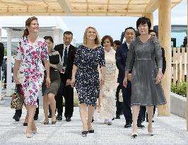 G-7 leader spouses visit media center