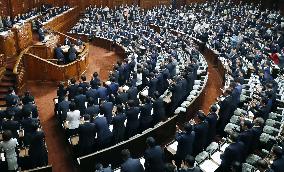 LDP lawmakers show support during Abe address