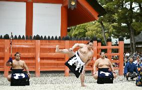 Sumo: Kisenosato performs ring-entering ritual