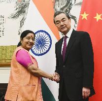 China-India foreign minister talks
