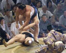 Asashoryu falls to 2nd straight loss