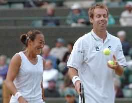 Sugiyama advances to semis in Wimbledon mixed doubles