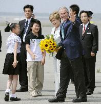 Bush arrives in Hokkaido to attend G-8 summit