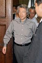 Koizumi, Aoki agree to seek Fri. vote on postal reform bills