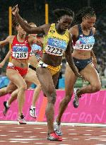 (1)Jamaica's Campbell wins gold in women's 200-meter